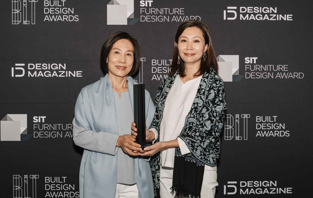 全天候氣密窗的執行長與副總盛裝出席,安排於壓軸領獎