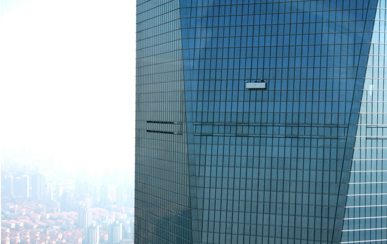 在大樓上的紗網也可以輕鬆清潔