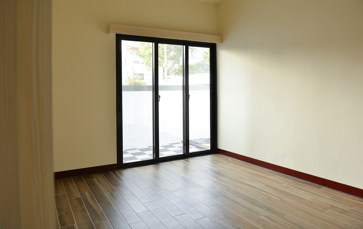 防風雨落地隔音窗