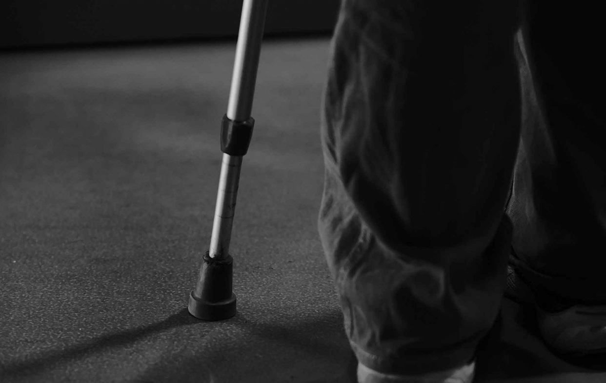 老人跌倒示意圖