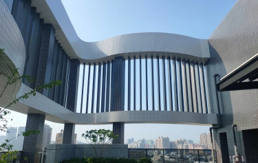 全天候鋁格柵搭配建築設計焦點