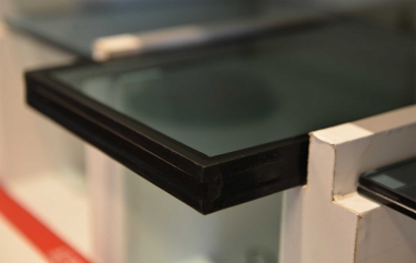 膠合玻璃隔音佳且可有效隔離紫外線