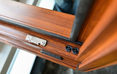 防阻塞排水孔可快速將水引留至室外