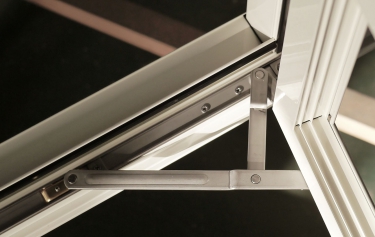 四連桿設計高載重不下墜