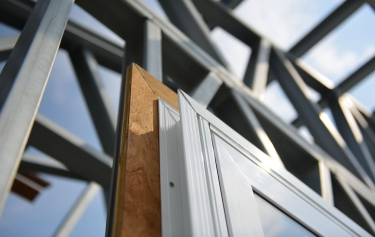 日式外掛框體結構密閉，可防止雨水進入