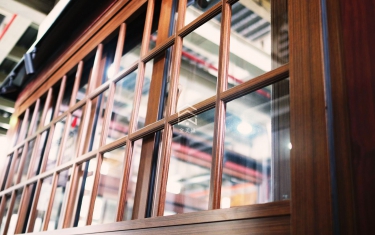 全面積格子紗窗可由內拆裝