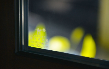 複層玻璃中間層為乾燥氣體，所以有防霧的效果