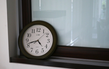 鋁窗框上加裝白板玻璃烤漆即可成為白板