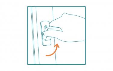 全天候氣密推開窗安全把手使用方法-2.把手往上轉至水平解開限制