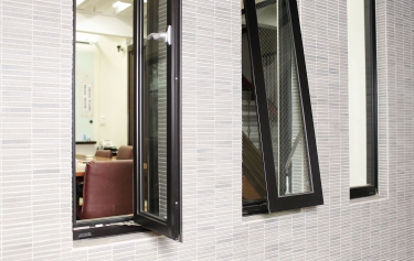 通風窗設計#3:左開右開上掀窗