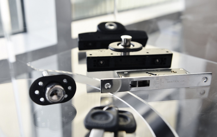 橫拉窗五金配件-門窗扣鎖及按鍵鎖