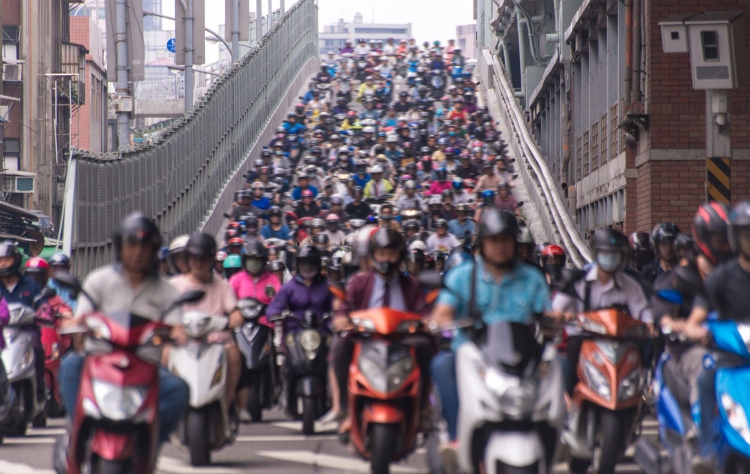 台灣機車造成空氣污染示意圖